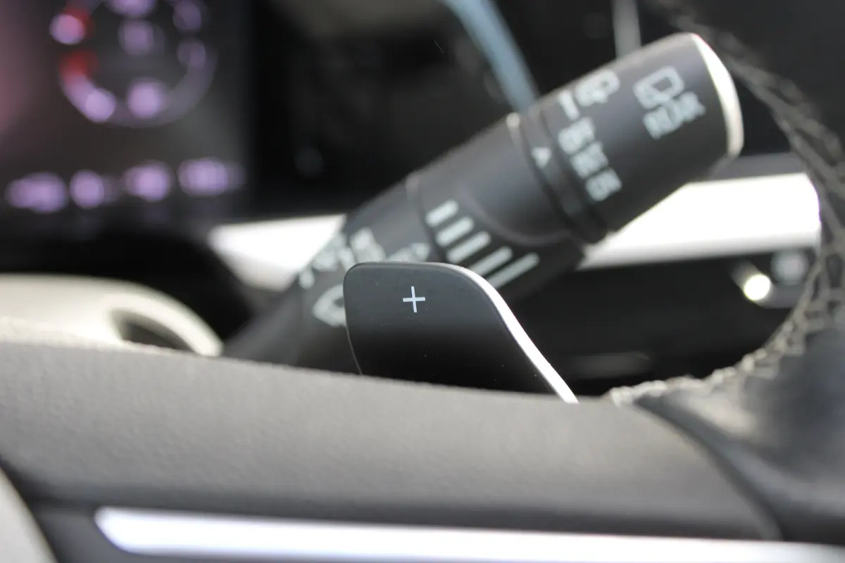 1.6 Turbo Plug-In Hybrid GS | Automaat | Lederen bekleding | Stoelverwarming + koeling | Camera voor + achter |