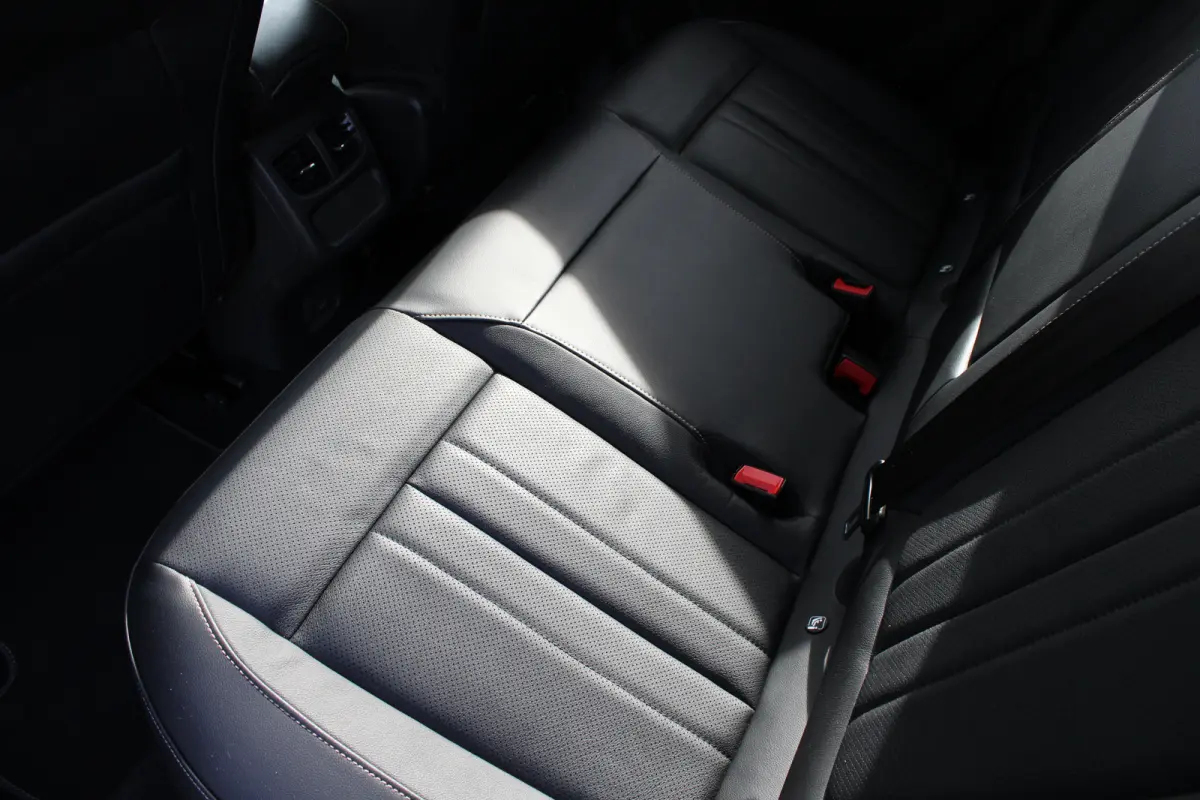 1.6 Turbo Plug-In Hybrid GS | Automaat | Lederen bekleding | Stoelverwarming + koeling | Camera voor + achter |