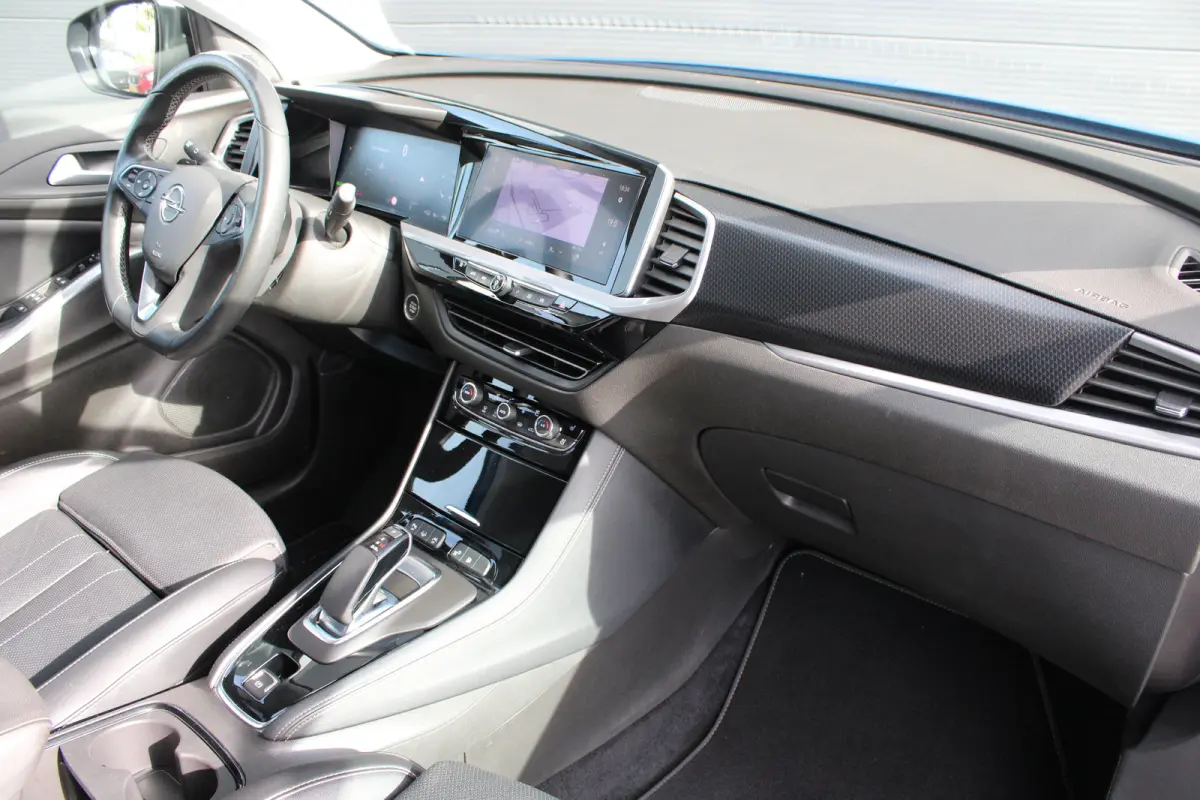 1.6 Turbo Plug-In Hybrid GS | Automaat | Lederen bekleding | Stoelverwarming + koeling | Camera voor + achter |