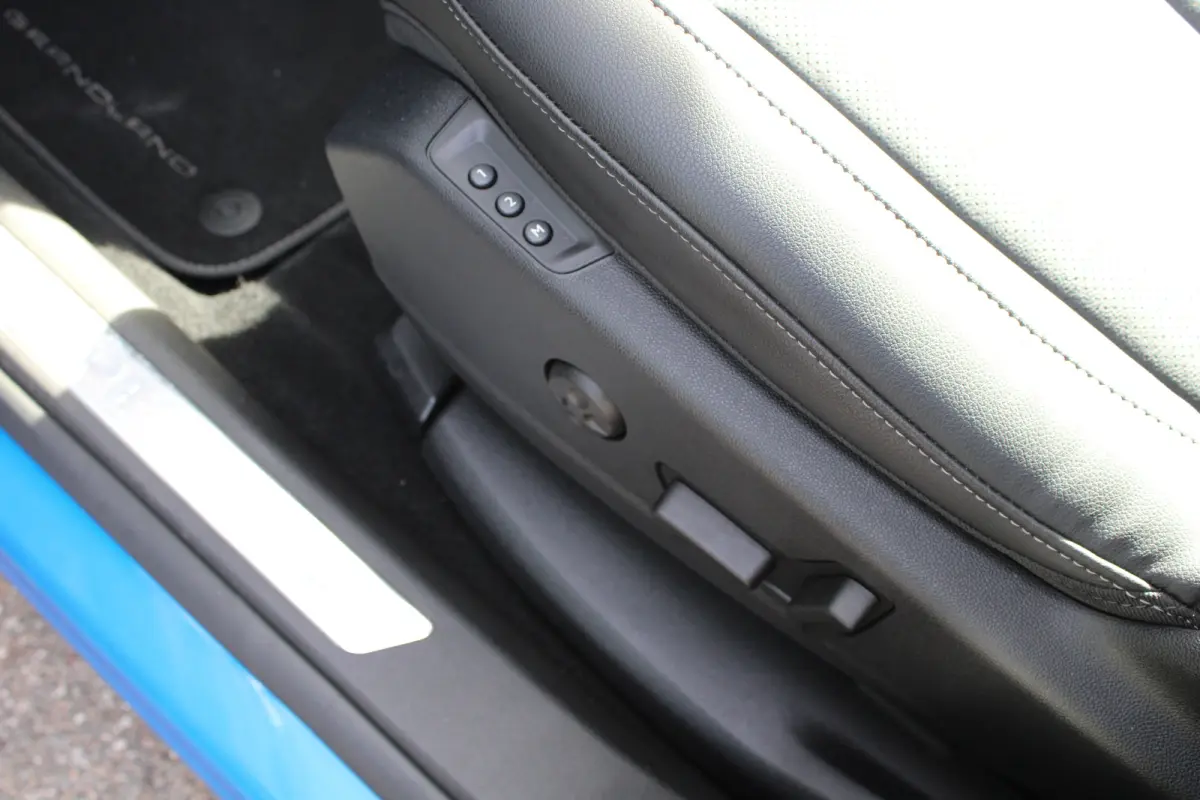 1.6 Turbo Plug-In Hybrid GS | Automaat | Lederen bekleding | Stoelverwarming + koeling | Camera voor + achter |