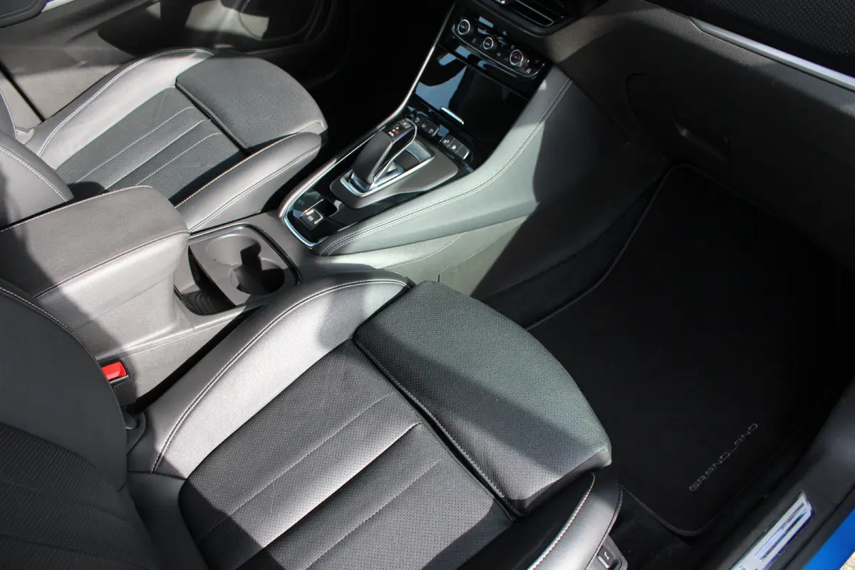 1.6 Turbo Plug-In Hybrid GS | Automaat | Lederen bekleding | Stoelverwarming + koeling | Camera voor + achter |