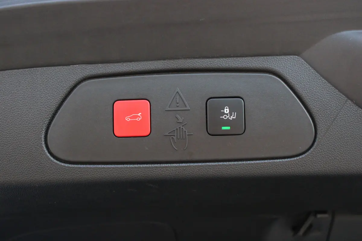 1.6 Turbo Plug-In Hybrid GS | Automaat | Lederen bekleding | Stoelverwarming + koeling | Camera voor + achter |