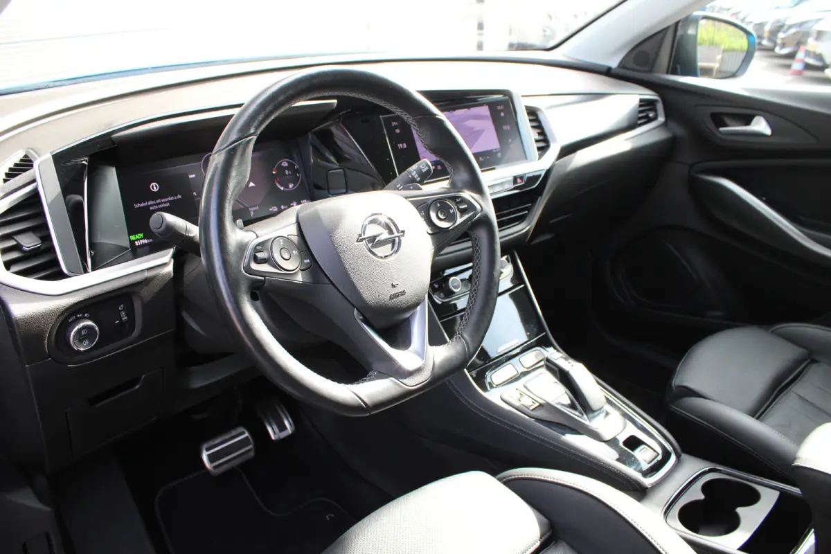 1.6 Turbo Plug-In Hybrid GS | Automaat | Lederen bekleding | Stoelverwarming + koeling | Camera voor + achter |