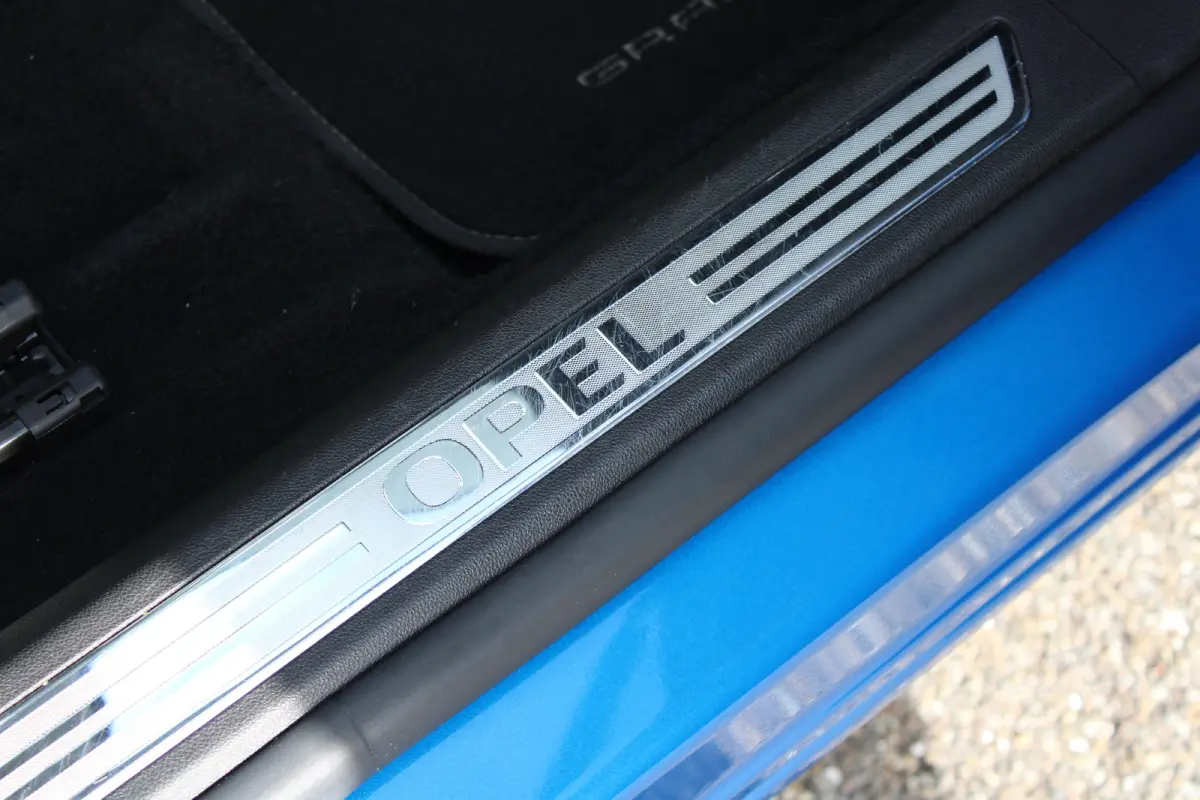 1.6 Turbo Plug-In Hybrid GS | Automaat | Lederen bekleding | Stoelverwarming + koeling | Camera voor + achter |