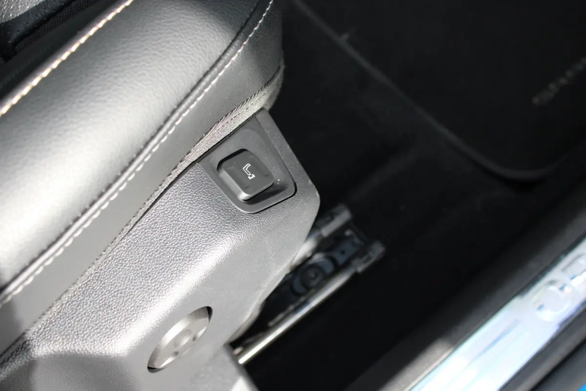 1.6 Turbo Plug-In Hybrid GS | Automaat | Lederen bekleding | Stoelverwarming + koeling | Camera voor + achter |