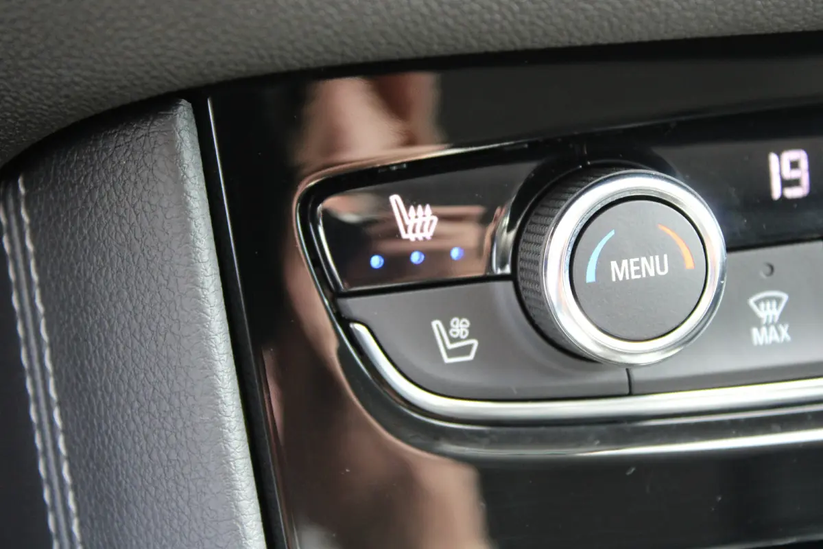 1.6 Turbo Plug-In Hybrid GS | Automaat | Lederen bekleding | Stoelverwarming + koeling | Camera voor + achter |
