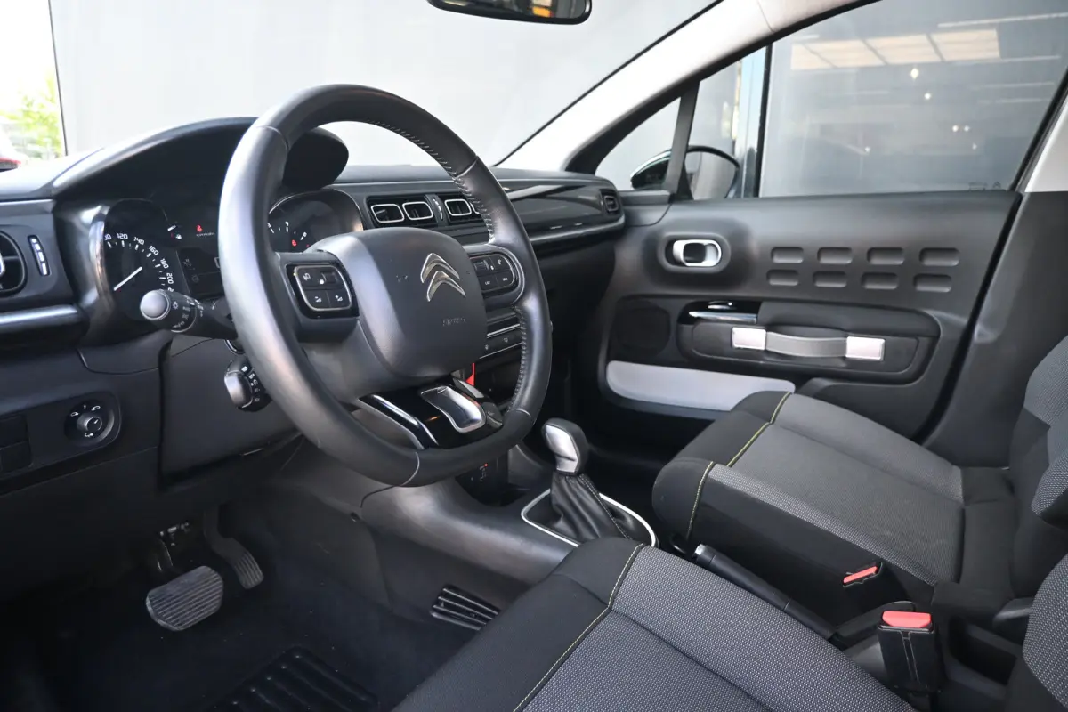 1.2 PureTech Business | Cruise control | Navi by app | DAB | Elektr. ramen voor | LMV 16" | Trekhaak