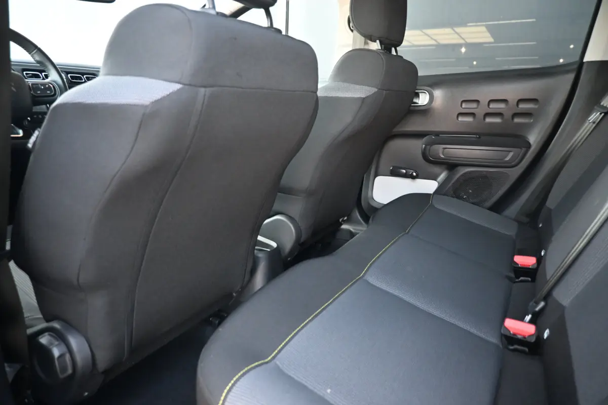1.2 PureTech Business | Cruise control | Navi by app | DAB | Elektr. ramen voor | LMV 16" | Trekhaak