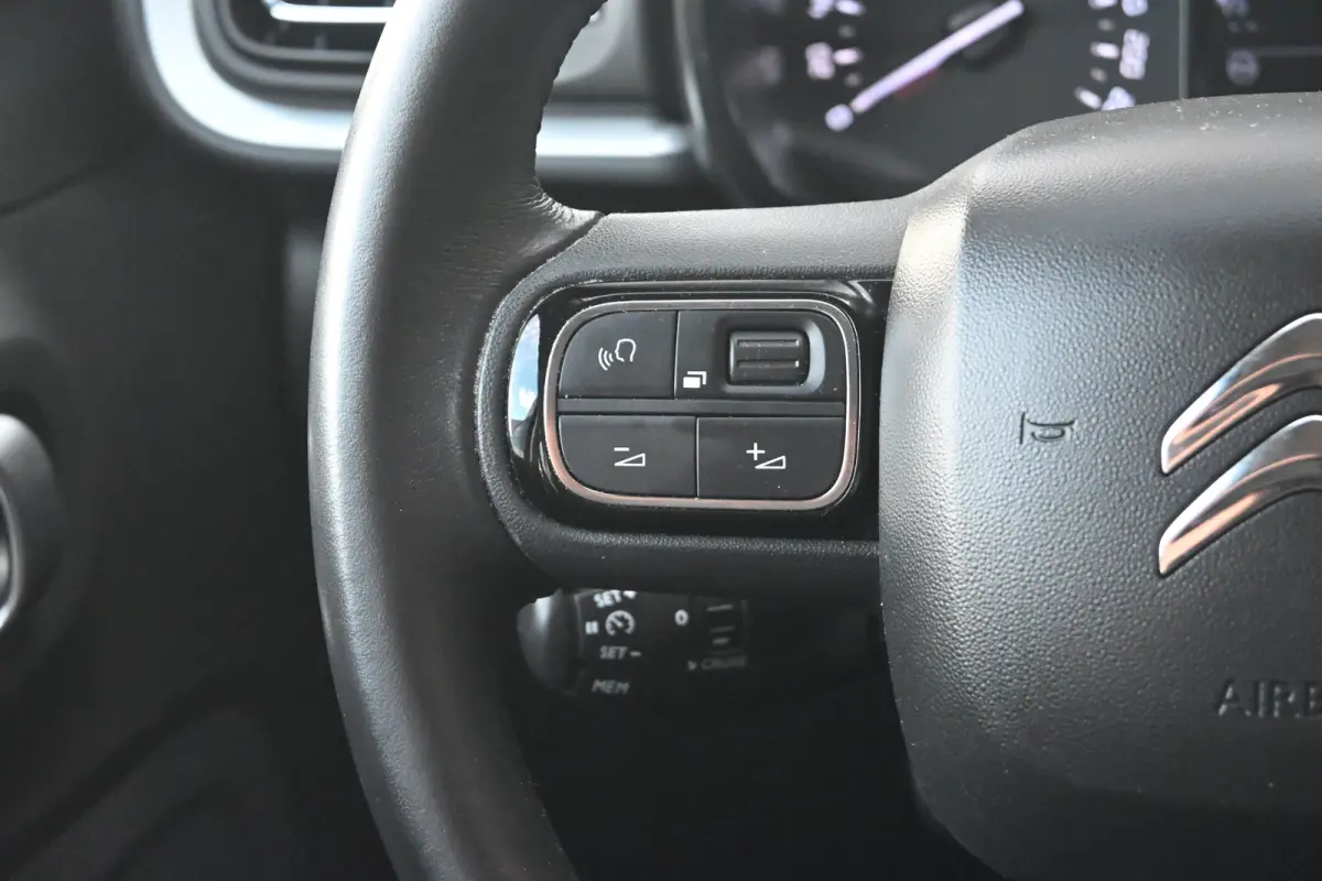 1.2 PureTech Business | Cruise control | Navi by app | DAB | Elektr. ramen voor | LMV 16" | Trekhaak