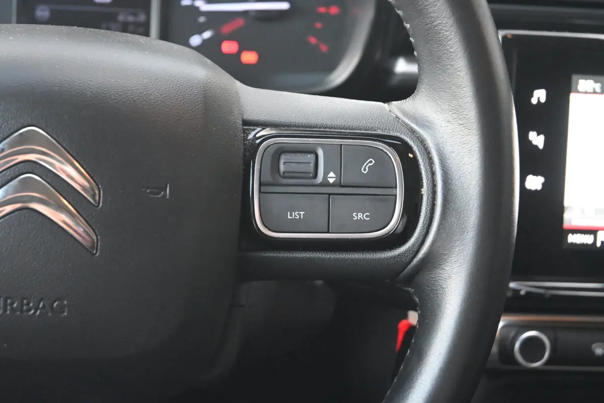 1.2 PureTech Business | Cruise control | Navi by app | DAB | Elektr. ramen voor | LMV 16" | Trekhaak
