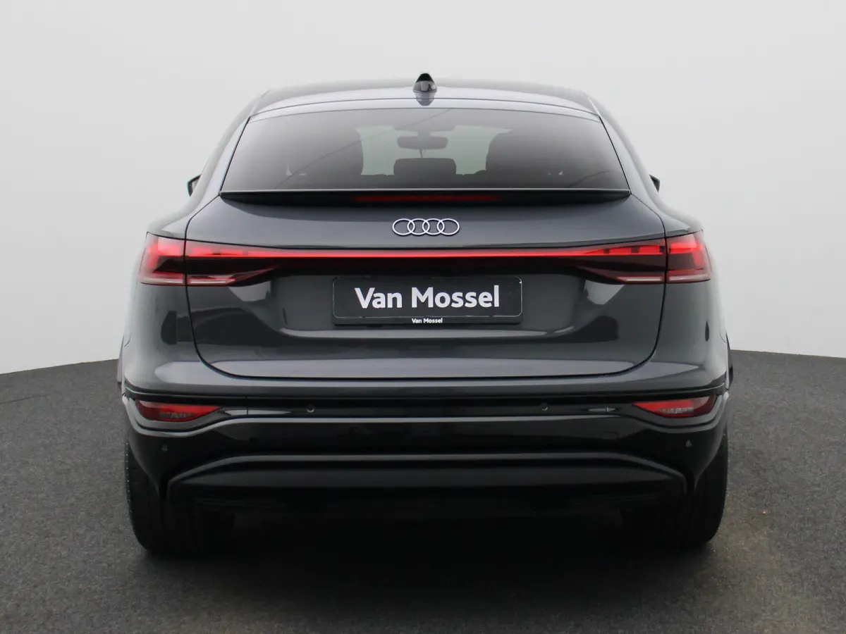 edition performance 100 kWh | Adaptive cruise control | 360 graden camera | Dodehoekdetectie | Geheugen best.stoel | Stuurverwarming | MMI-bijrijdersscherm | Matrix-functie | Warmtepomp | Au