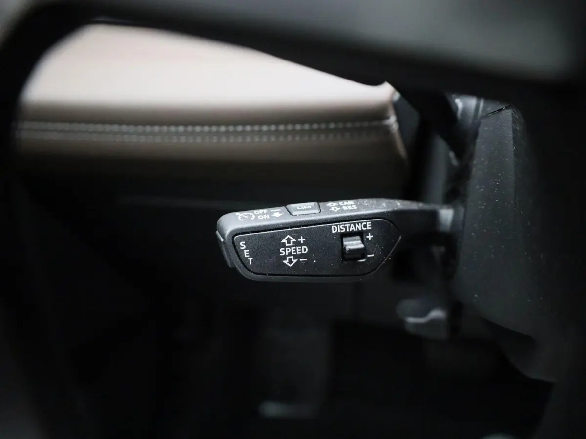 edition performance 100 kWh | Adaptive cruise control | 360 graden camera | Dodehoekdetectie | Geheugen best.stoel | Stuurverwarming | MMI-bijrijdersscherm | Matrix-functie | Warmtepomp | Au