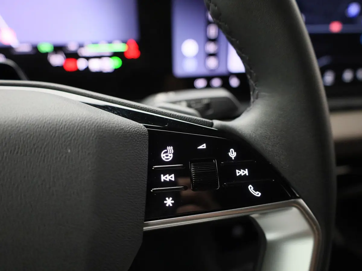 edition performance 100 kWh | Adaptive cruise control | 360 graden camera | Dodehoekdetectie | Geheugen best.stoel | Stuurverwarming | MMI-bijrijdersscherm | Matrix-functie | Warmtepomp | Au