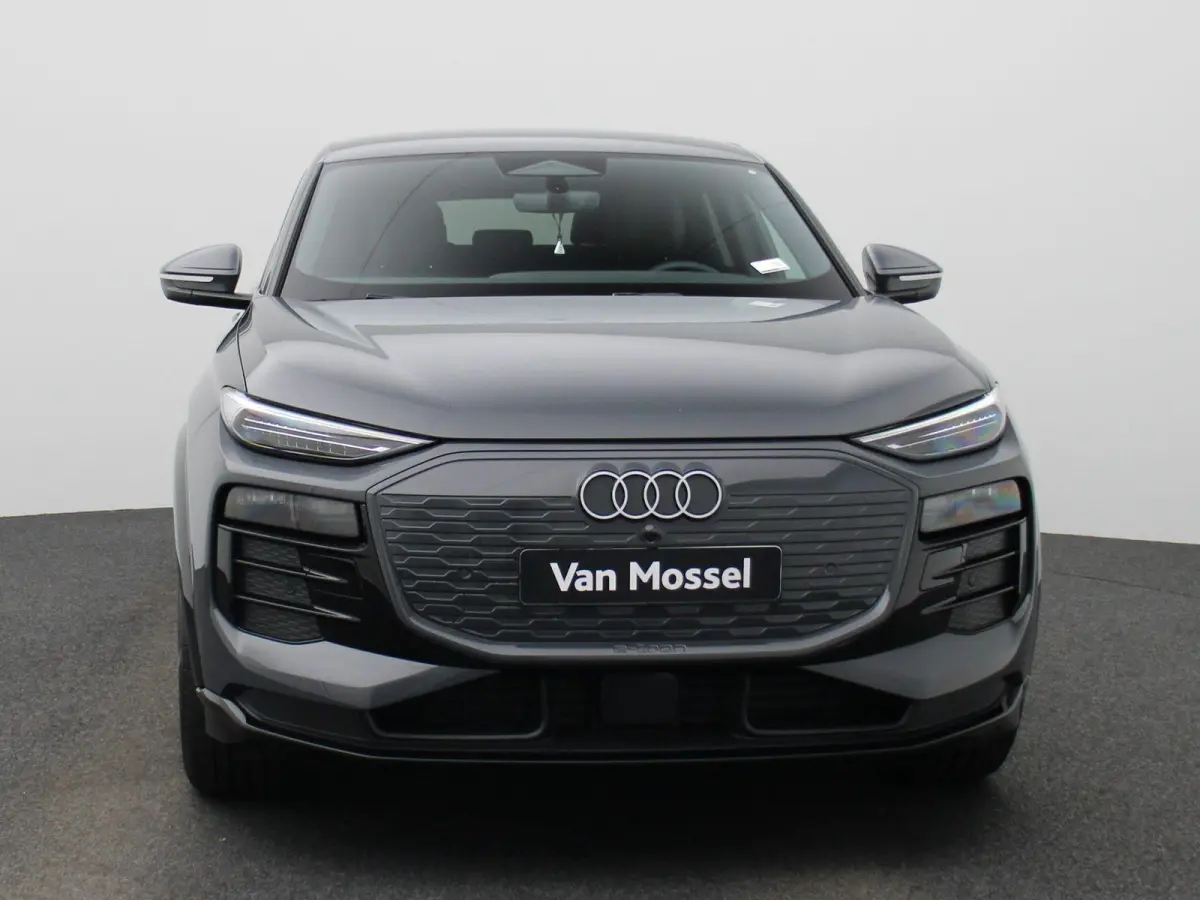 edition performance 100 kWh | Adaptive cruise control | 360 graden camera | Dodehoekdetectie | Geheugen best.stoel | Stuurverwarming | MMI-bijrijdersscherm | Matrix-functie | Warmtepomp | Au