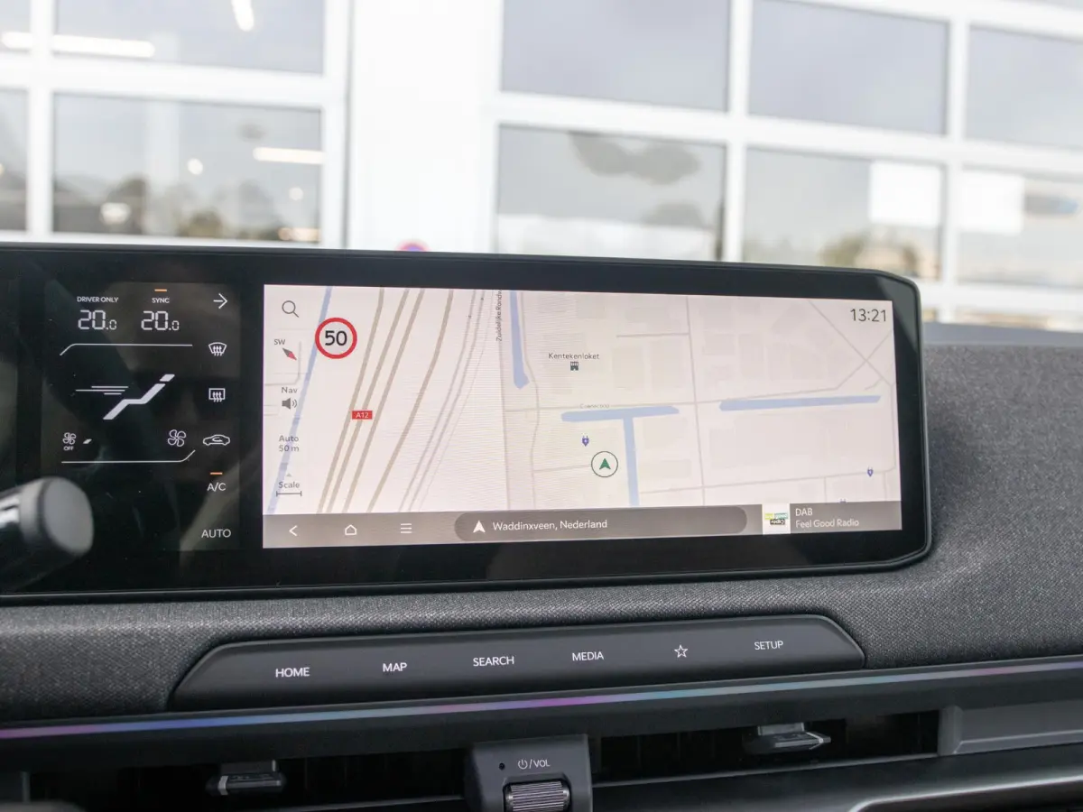 GT-Line 61 kWh | 5p. | Actieprijs* | Navi. | Clima. | Adapt. Cruise. | Stoel&Stuur Verwarming | Dakrails | 15L Frunk | Harman Kardon | Glazen Kanteldak | Vegan Lederen Stoelbekleding 'GT-Lin