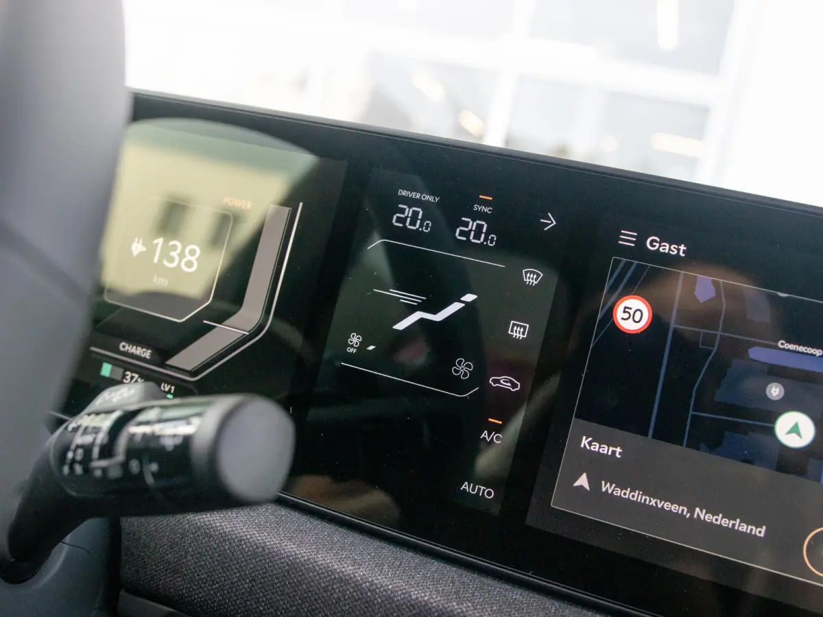 GT-Line 61 kWh | 5p. | Actieprijs* | Navi. | Clima. | Adapt. Cruise. | Stoel&Stuur Verwarming | Dakrails | 15L Frunk | Harman Kardon | Glazen Kanteldak | Vegan Lederen Stoelbekleding 'GT-Lin