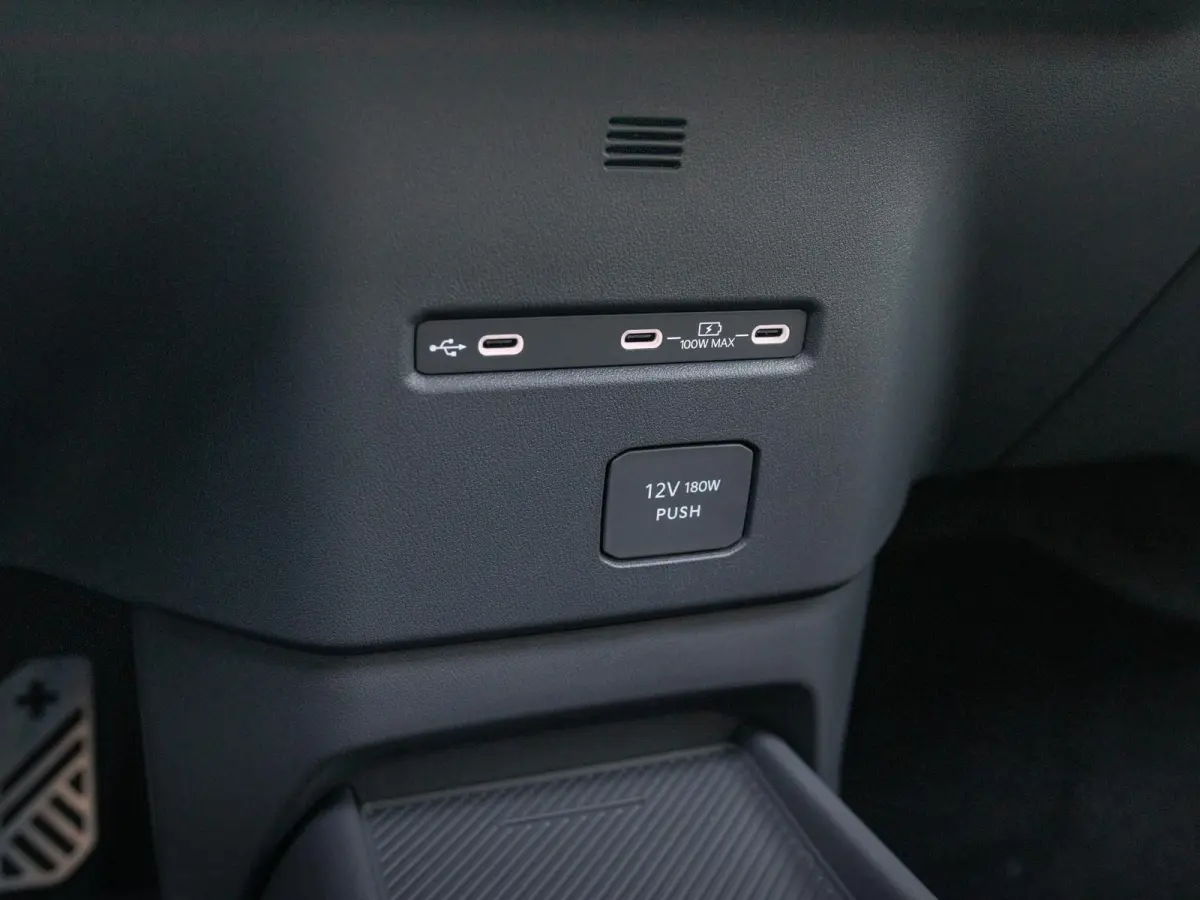 GT-Line 61 kWh | 5p. | Actieprijs* | Navi. | Clima. | Adapt. Cruise. | Stoel&Stuur Verwarming | Dakrails | 15L Frunk | Harman Kardon | Glazen Kanteldak | Vegan Lederen Stoelbekleding 'GT-Lin