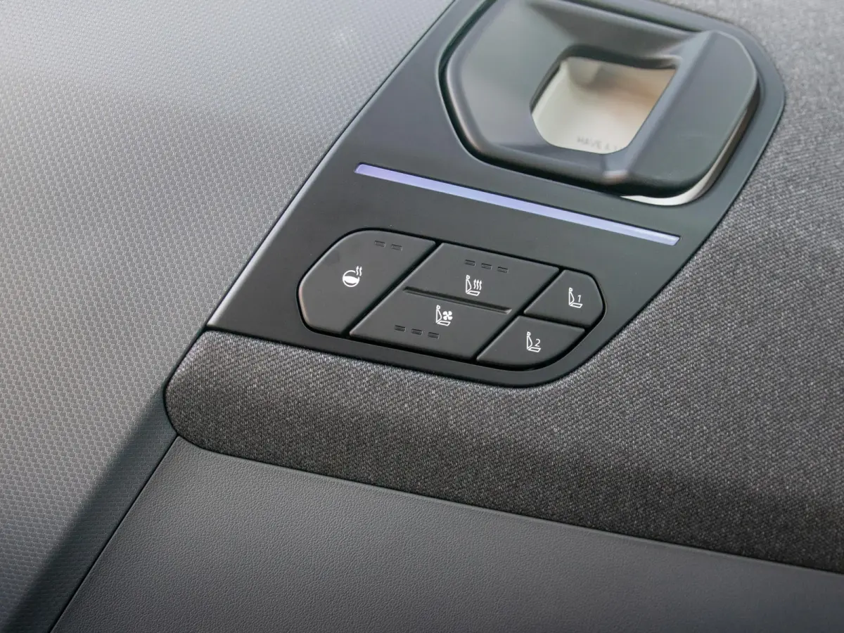 GT-Line 61 kWh | 5p. | Actieprijs* | Navi. | Clima. | Adapt. Cruise. | Stoel&Stuur Verwarming | Dakrails | 15L Frunk | Harman Kardon | Glazen Kanteldak | Vegan Lederen Stoelbekleding 'GT-Lin