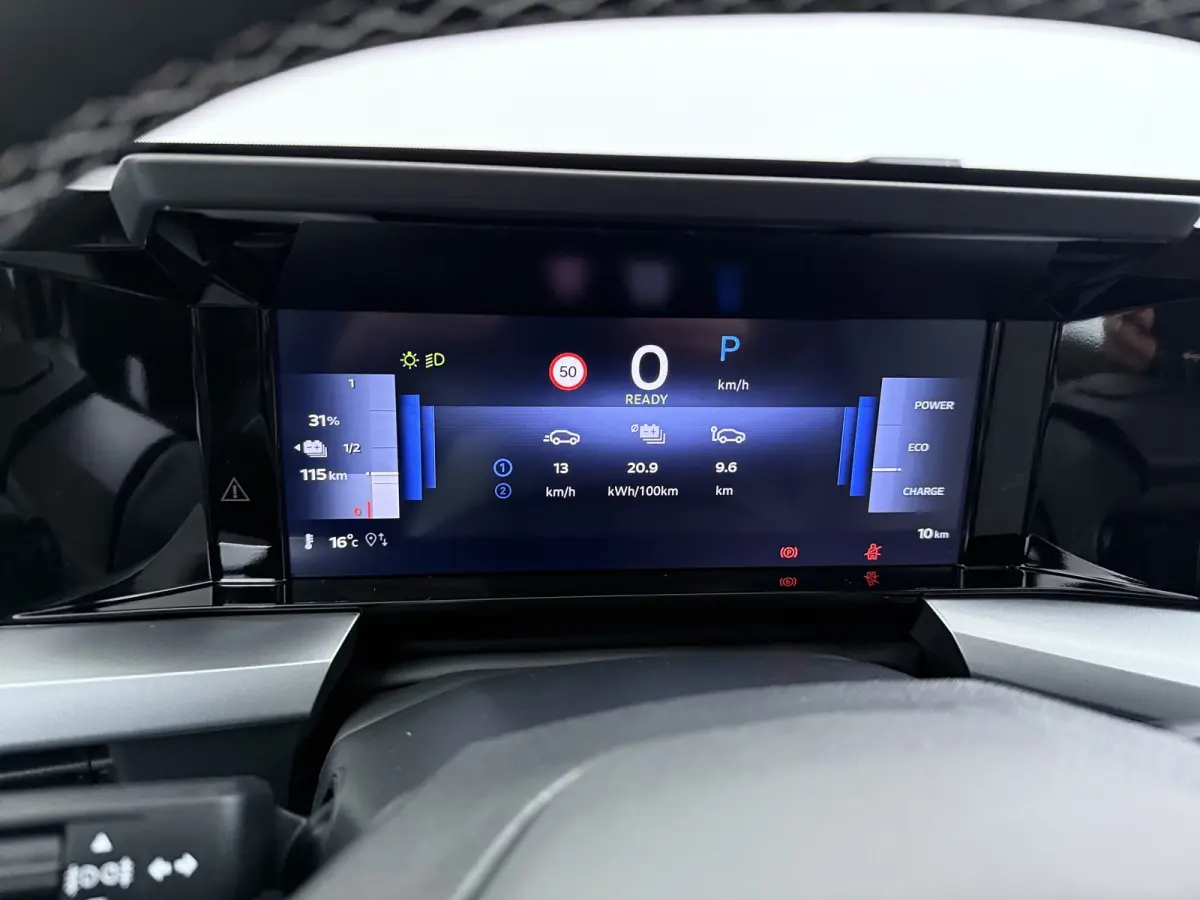GS - | Apple Carplay / Android Auto | Navigatie | Cruise Control | | 11 kW boordlader | 17" Lichtmetalen velgen in Zwart met 215/60 R17 banden | Dode hoek waarschuwing