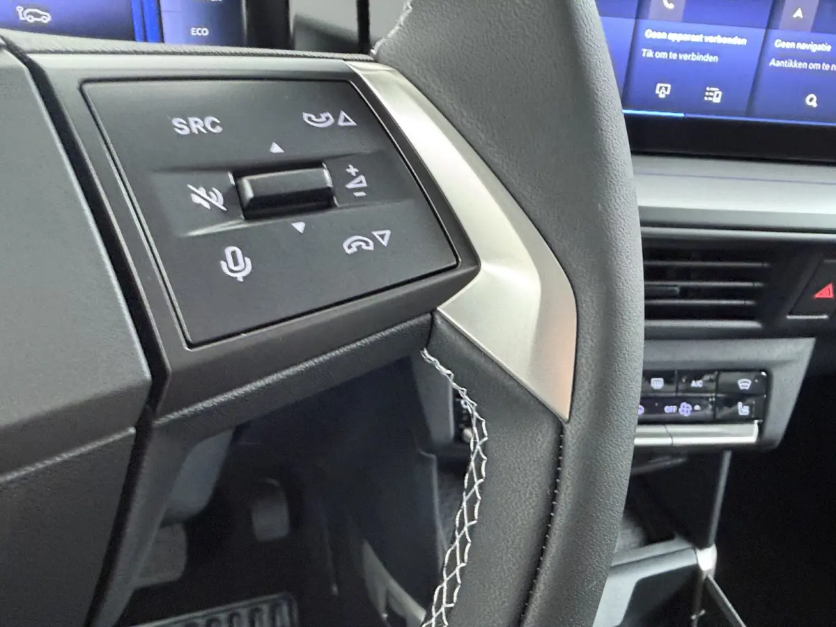 GS - | Apple Carplay / Android Auto | Navigatie | Cruise Control | | 11 kW boordlader | 17" Lichtmetalen velgen in Zwart met 215/60 R17 banden | Dode hoek waarschuwing