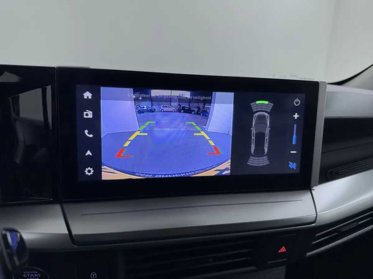 GS - | Apple Carplay / Android Auto | Navigatie | Cruise Control | | 11 kW boordlader | 17" Lichtmetalen velgen in Zwart met 215/60 R17 banden | Dode hoek waarschuwing