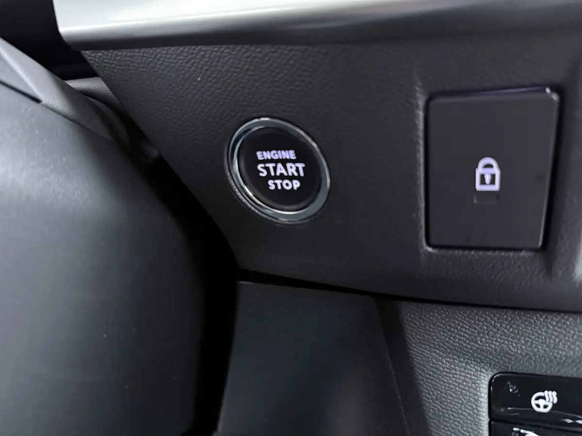 GS - | Apple Carplay / Android Auto | Navigatie | Cruise Control | | 11 kW boordlader | 17" Lichtmetalen velgen in Zwart met 215/60 R17 banden | Dode hoek waarschuwing