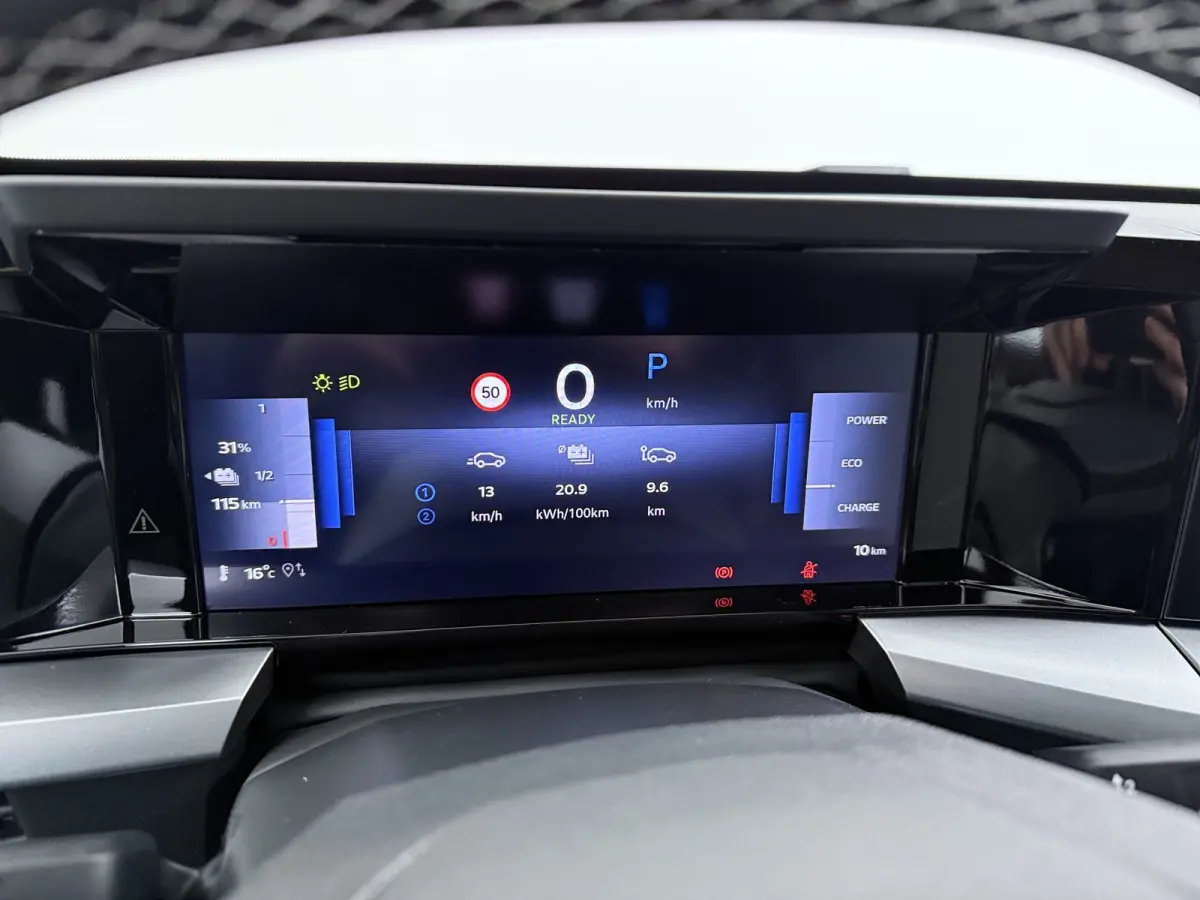 GS - | Apple Carplay / Android Auto | Navigatie | Cruise Control | | 11 kW boordlader | 17" Lichtmetalen velgen in Zwart met 215/60 R17 banden | Dode hoek waarschuwing