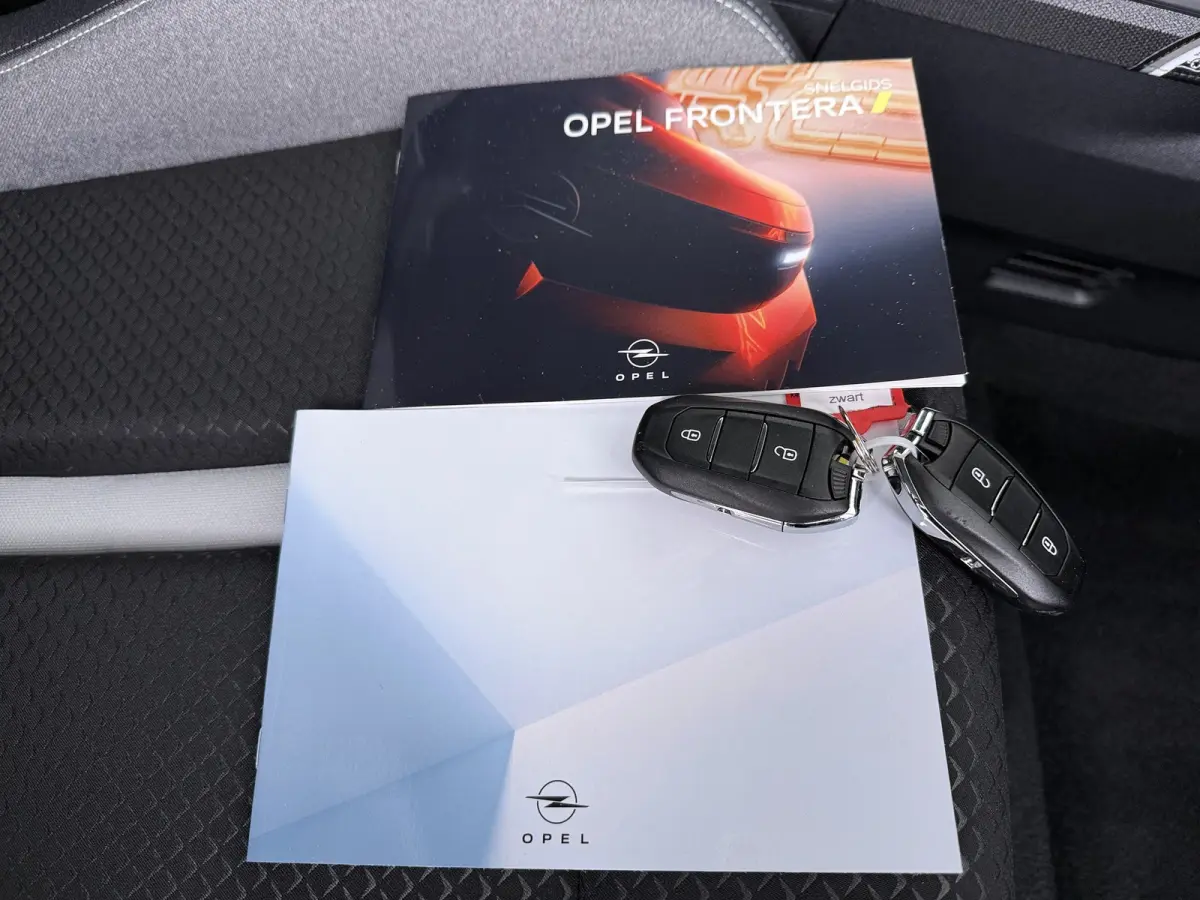 GS - | Apple Carplay / Android Auto | Navigatie | Cruise Control | | 11 kW boordlader | 17" Lichtmetalen velgen in Zwart met 215/60 R17 banden | Dode hoek waarschuwing