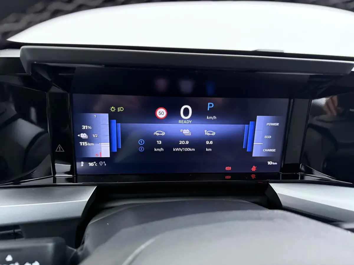 GS - | Apple Carplay / Android Auto | Navigatie | Cruise Control | | 11 kW boordlader | 17" Lichtmetalen velgen in Zwart met 215/60 R17 banden | Dode hoek waarschuwing