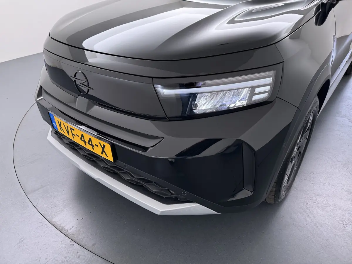 GS - | Apple Carplay / Android Auto | Navigatie | Cruise Control | | 11 kW boordlader | 17" Lichtmetalen velgen in Zwart met 215/60 R17 banden | Dode hoek waarschuwing