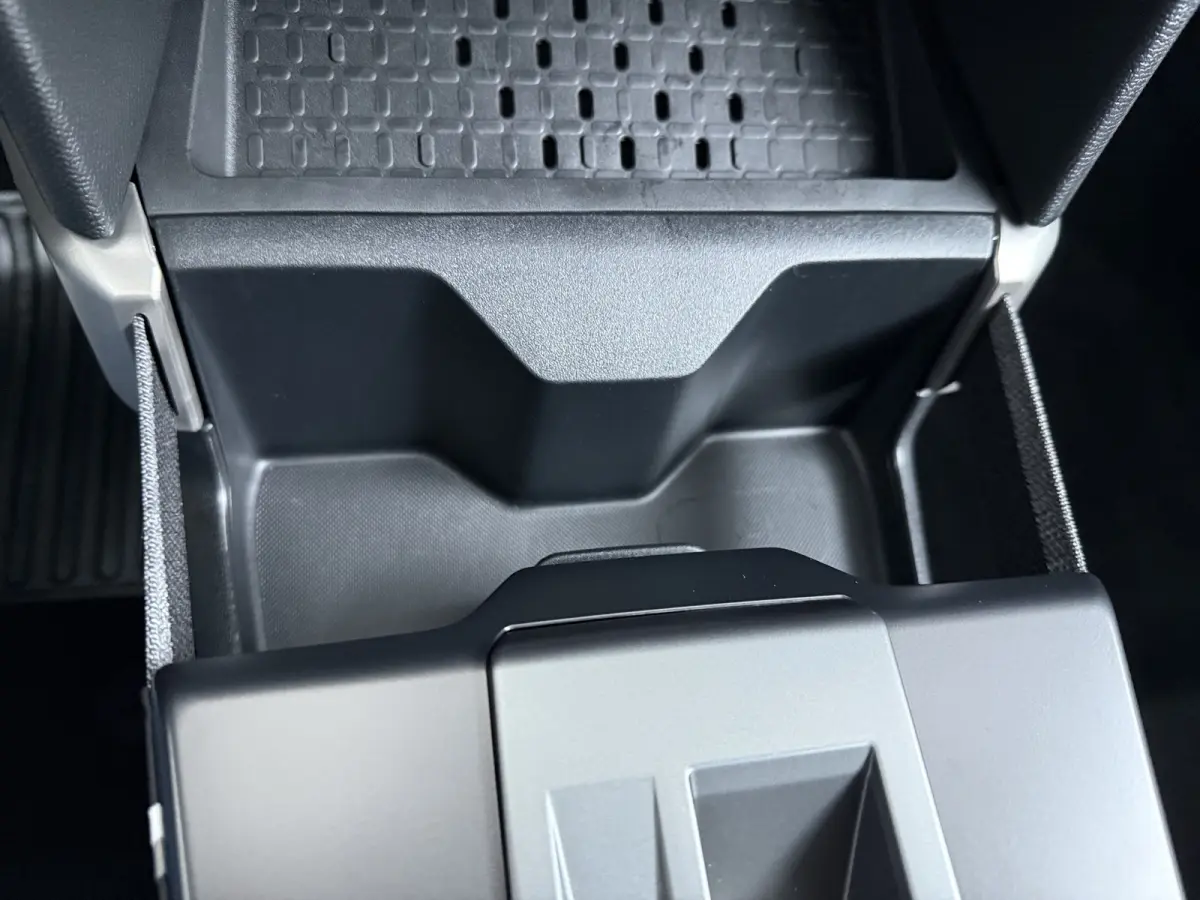 GS - | Apple Carplay / Android Auto | Navigatie | Cruise Control | | 11 kW boordlader | 17" Lichtmetalen velgen in Zwart met 215/60 R17 banden | Dode hoek waarschuwing