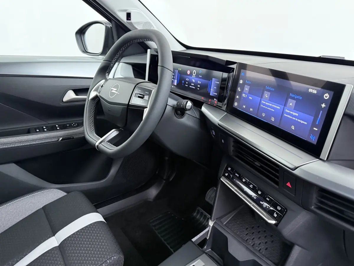 GS - | Apple Carplay / Android Auto | Navigatie | Cruise Control | | 11 kW boordlader | 17" Lichtmetalen velgen in Zwart met 215/60 R17 banden | Dode hoek waarschuwing