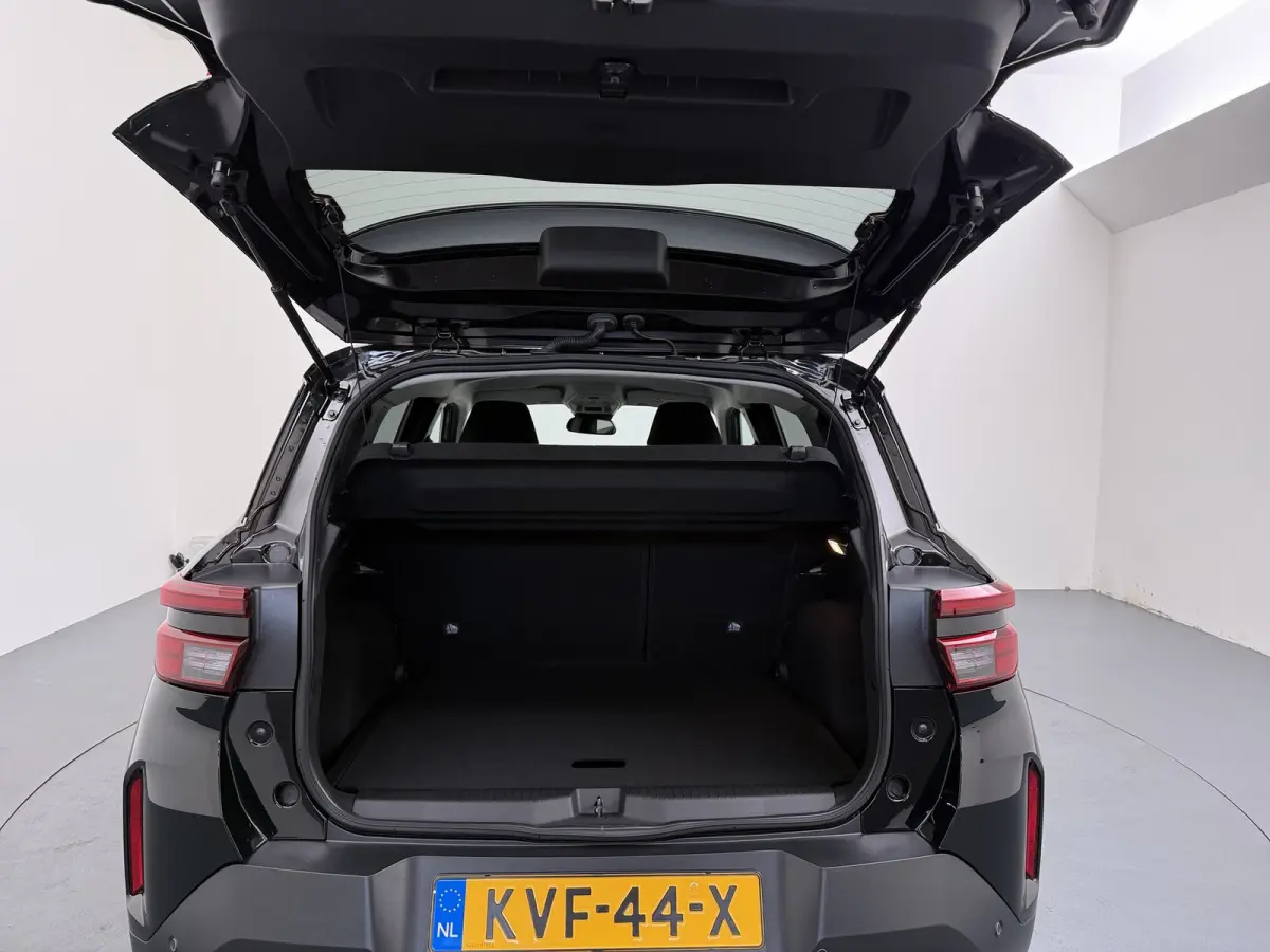 GS - | Apple Carplay / Android Auto | Navigatie | Cruise Control | | 11 kW boordlader | 17" Lichtmetalen velgen in Zwart met 215/60 R17 banden | Dode hoek waarschuwing