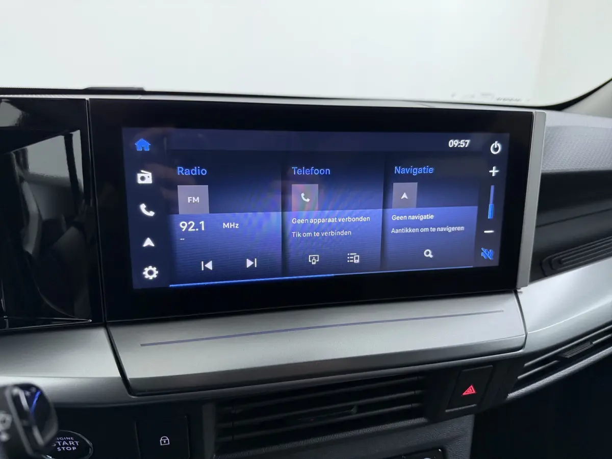 GS - | Apple Carplay / Android Auto | Navigatie | Cruise Control | | 11 kW boordlader | 17" Lichtmetalen velgen in Zwart met 215/60 R17 banden | Dode hoek waarschuwing