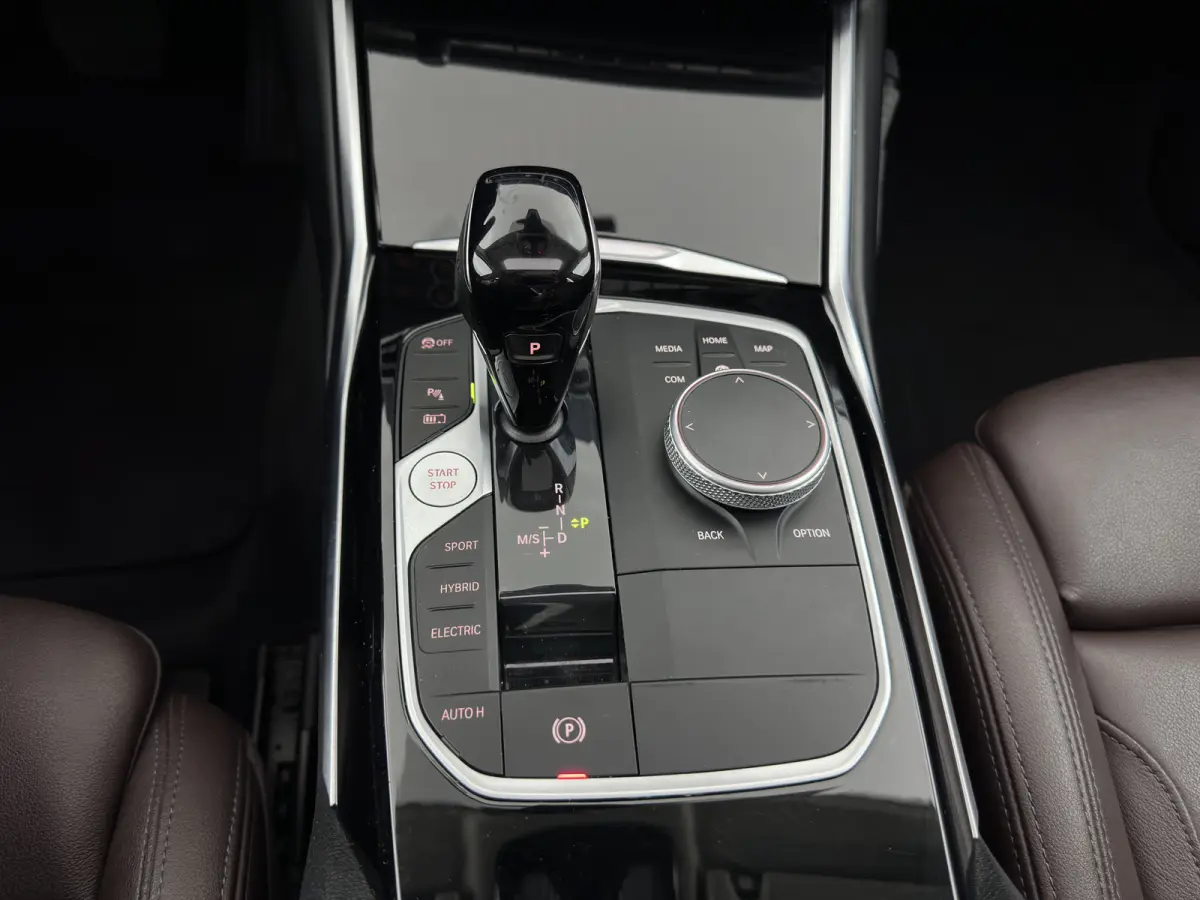 320e Business Edition Plus (Plug-In) {SoH-93%} (INCL-BTW) Aut *PANO | LASER-LED | LEATHER | HEATED-SPORTSEATS | HIFI-SOUND | KEYLESS | DIGI-COCKPIT | NAVI-FULLMAP | DAB | AMBIENTLIGHT | PRIV