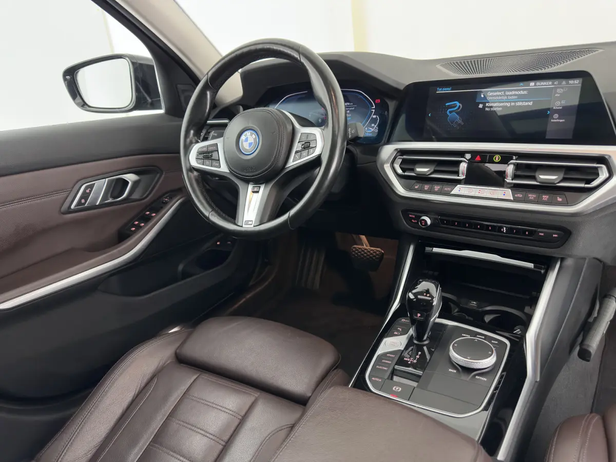 320e Business Edition Plus (INCL-BTW) Aut *LASER-LED | LEATHER | HEATED-SPORTSEATS | HIFI-SOUND | KEYLESS | DIGI-COCKPIT | NAVI-FULLMAP | DAB | AMBIENTLIGHT | PRIVACY-GLASS | ECC | PDC | CRU
