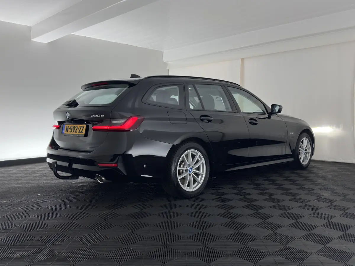 320e Business Edition Plus (INCL-BTW) Aut *LASER-LED | LEATHER | HEATED-SPORTSEATS | HIFI-SOUND | KEYLESS | DIGI-COCKPIT | NAVI-FULLMAP | DAB | AMBIENTLIGHT | PRIVACY-GLASS | ECC | PDC | CRU