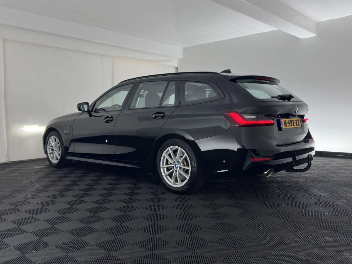 320e Business Edition Plus (INCL-BTW) Aut *LASER-LED | LEATHER | HEATED-SPORTSEATS | HIFI-SOUND | KEYLESS | DIGI-COCKPIT | NAVI-FULLMAP | DAB | AMBIENTLIGHT | PRIVACY-GLASS | ECC | PDC | CRU