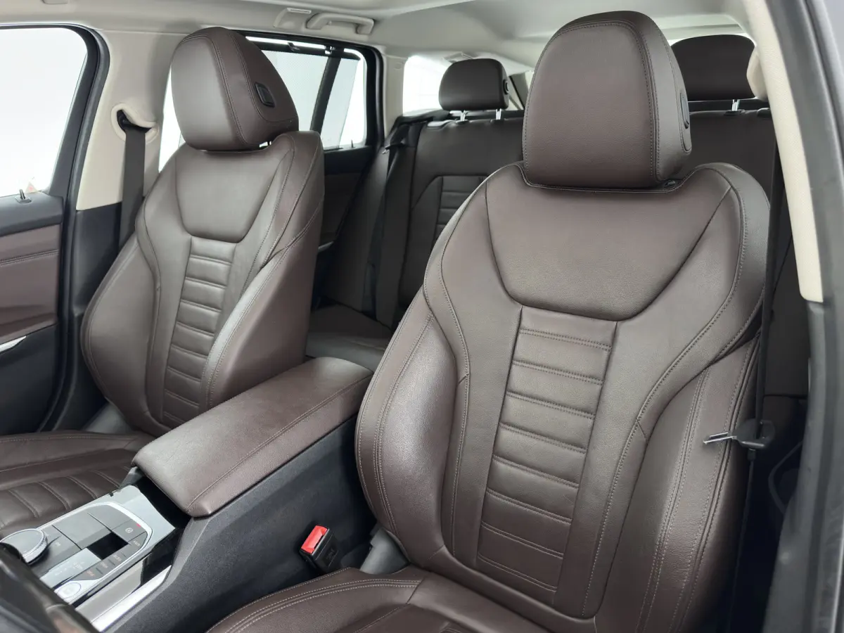 320e Business Edition Plus (Plug-In) {SoH-93%} (INCL-BTW) Aut *PANO | LASER-LED | LEATHER | HEATED-SPORTSEATS | HIFI-SOUND | KEYLESS | DIGI-COCKPIT | NAVI-FULLMAP | DAB | AMBIENTLIGHT | PRIV