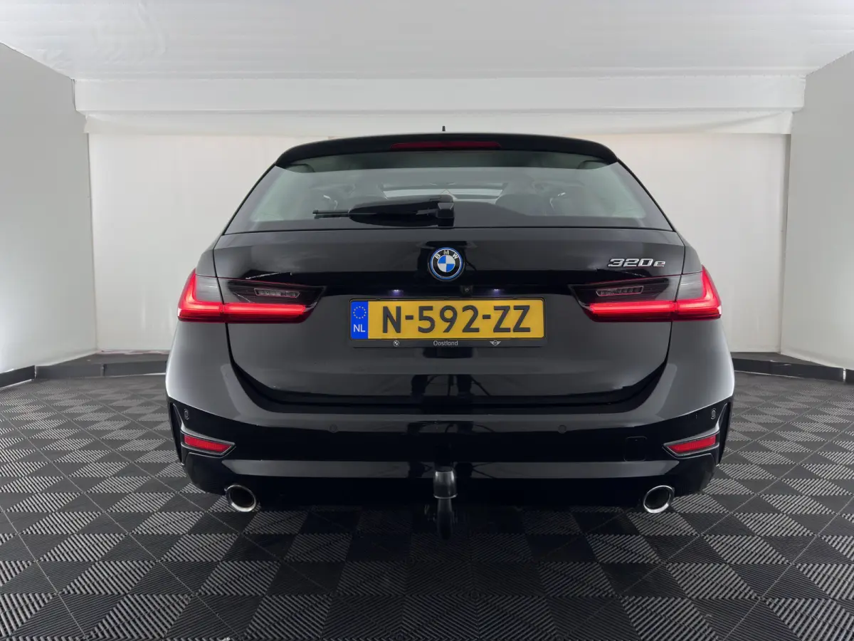 320e Business Edition Plus (INCL-BTW) Aut *LASER-LED | LEATHER | HEATED-SPORTSEATS | HIFI-SOUND | KEYLESS | DIGI-COCKPIT | NAVI-FULLMAP | DAB | AMBIENTLIGHT | PRIVACY-GLASS | ECC | PDC | CRU