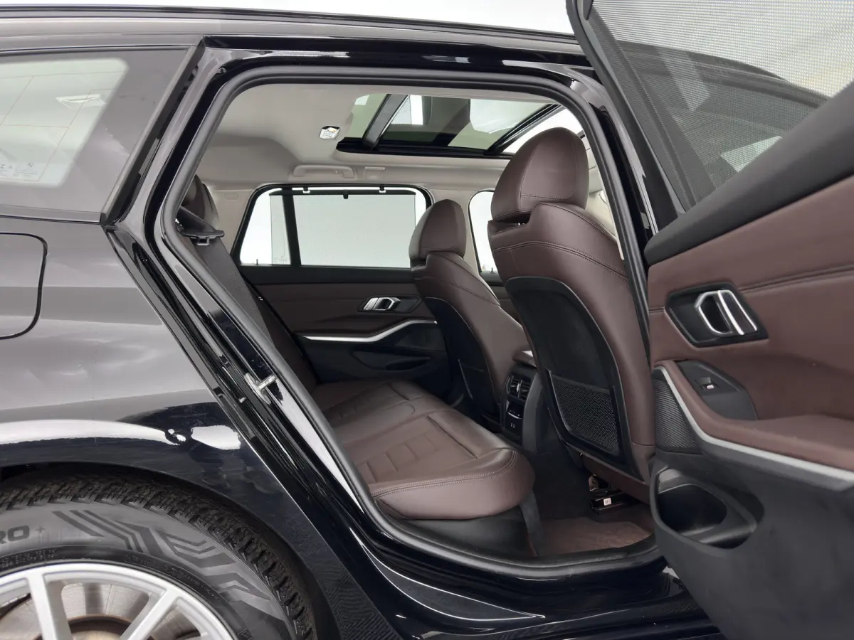 320e Business Edition Plus (Plug-In) {SoH-93%} (INCL-BTW) Aut *PANO | LASER-LED | LEATHER | HEATED-SPORTSEATS | HIFI-SOUND | KEYLESS | DIGI-COCKPIT | NAVI-FULLMAP | DAB | AMBIENTLIGHT | PRIV