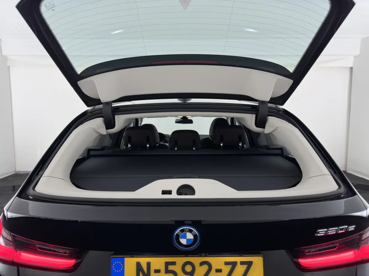 320e Business Edition Plus (Plug-In) {SoH-93%} (INCL-BTW) Aut *PANO | LASER-LED | LEATHER | HEATED-SPORTSEATS | HIFI-SOUND | KEYLESS | DIGI-COCKPIT | NAVI-FULLMAP | DAB | AMBIENTLIGHT | PRIV