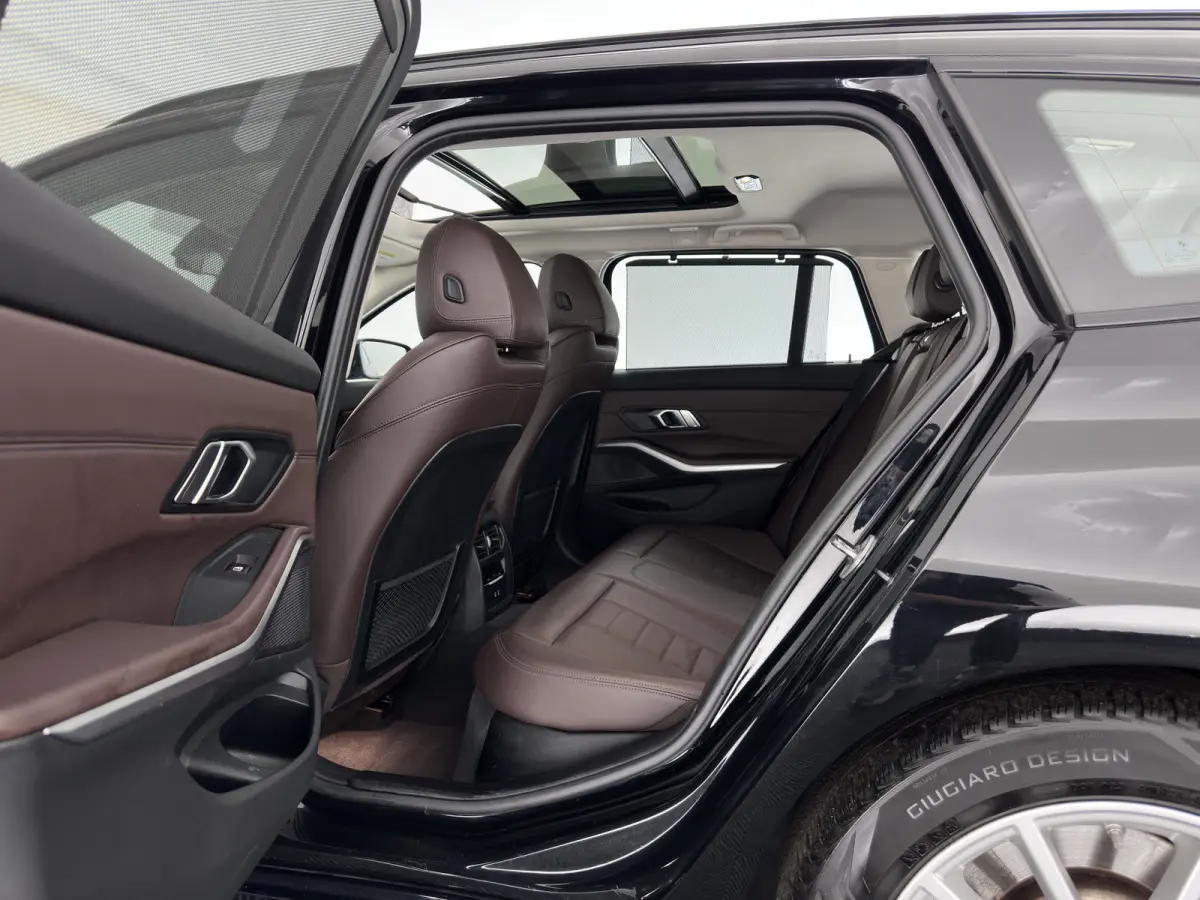 320e Business Edition Plus (Plug-In) {SoH-93%} (INCL-BTW) Aut *PANO | LASER-LED | LEATHER | HEATED-SPORTSEATS | HIFI-SOUND | KEYLESS | DIGI-COCKPIT | NAVI-FULLMAP | DAB | AMBIENTLIGHT | PRIV