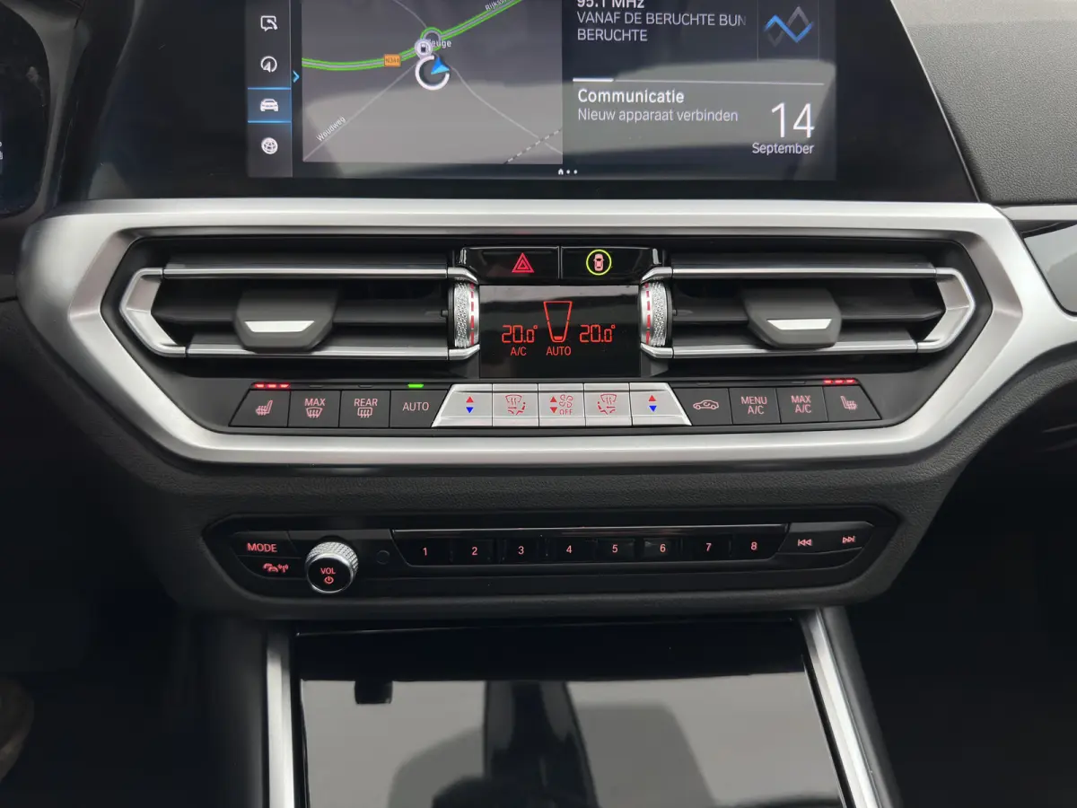 320e Business Edition Plus (Plug-In) {SoH-93%} (INCL-BTW) Aut *PANO | LASER-LED | LEATHER | HEATED-SPORTSEATS | HIFI-SOUND | KEYLESS | DIGI-COCKPIT | NAVI-FULLMAP | DAB | AMBIENTLIGHT | PRIV