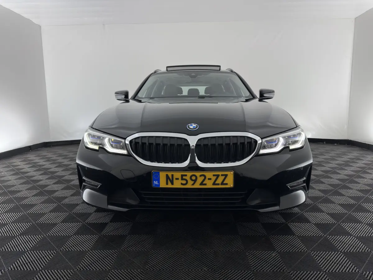 320e Business Edition Plus (INCL-BTW) Aut *LASER-LED | LEATHER | HEATED-SPORTSEATS | HIFI-SOUND | KEYLESS | DIGI-COCKPIT | NAVI-FULLMAP | DAB | AMBIENTLIGHT | PRIVACY-GLASS | ECC | PDC | CRU