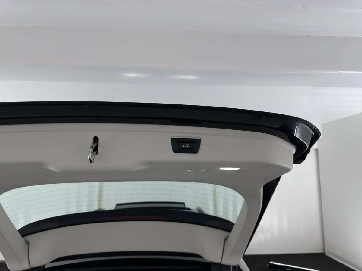 320e Business Edition Plus (Plug-In) {SoH-93%} (INCL-BTW) Aut *PANO | LASER-LED | LEATHER | HEATED-SPORTSEATS | HIFI-SOUND | KEYLESS | DIGI-COCKPIT | NAVI-FULLMAP | DAB | AMBIENTLIGHT | PRIV