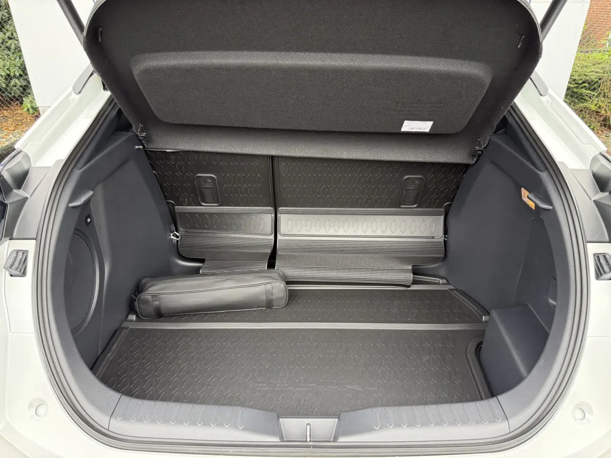 2.0 Hybrid 200 Executive | ACC | Memory | HUD | 360* Camera | 19 inch