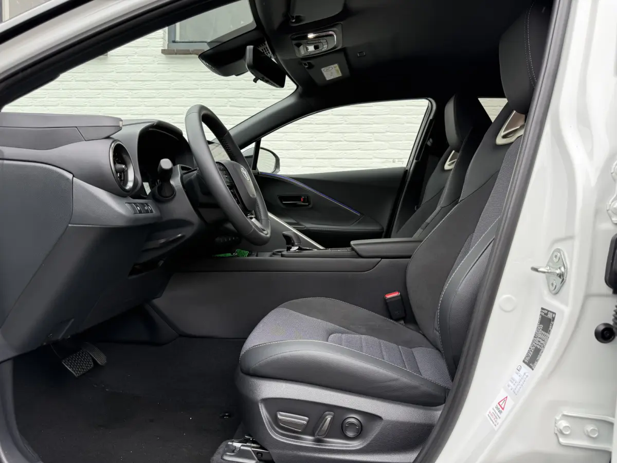 2.0 Hybrid 200 Executive | ACC | Memory | HUD | 360* Camera | 19 inch