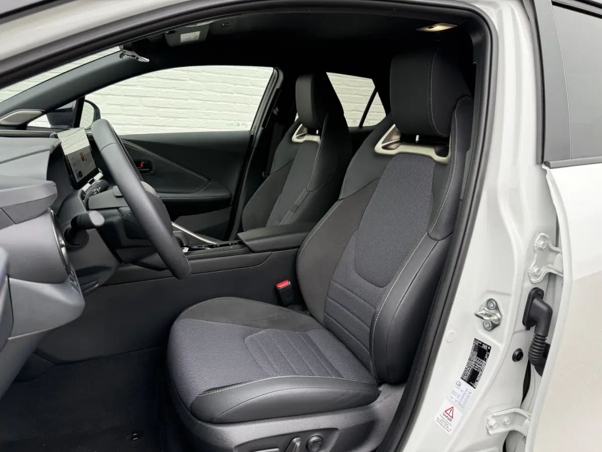 2.0 Hybrid 200 Executive | ACC | Memory | HUD | 360* Camera | 19 inch
