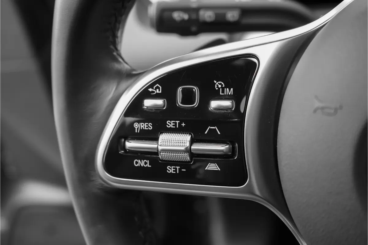 300 4MATIC 67 kWh Pano Distronic Plus Multi Contourstoelen Memory Keyless